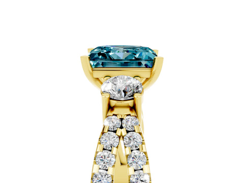 Yellow gold Princess Cut Blue Topaz Three-Stone Ring with Pavé Split Shank and Four-Prong Setting_5