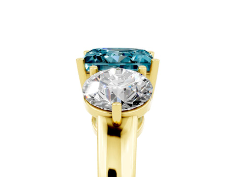 Yellow gold Princess Cut Blue Topaz Three-Stone Ring with Prong Setting and Classic Band_5