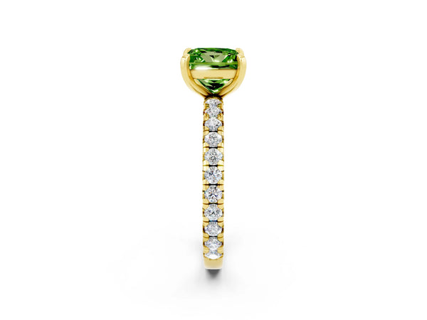 Yellow gold Princess Cut Cut Diamond Pavé Band with Four-Prong Setting