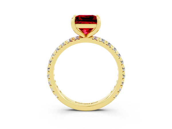 Yellow gold Princess Cut Cut Diamond Pavé Band with Four-Prong Setting