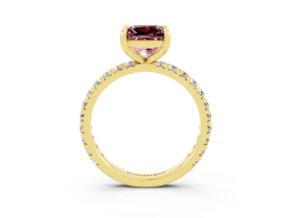 Yellow gold Princess Cut Cut Diamond Pavé Band with Four-Prong Setting