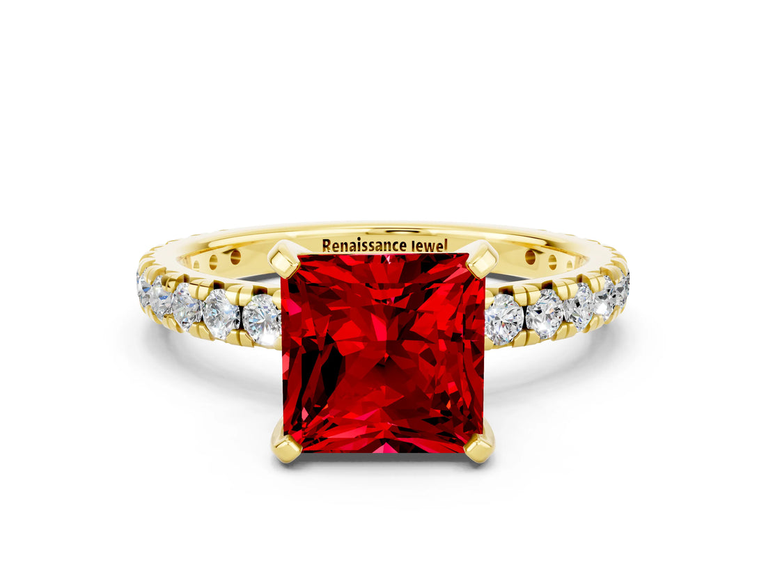 Yellow gold Princess Cut Cut Diamond Pavé Band with Four-Prong Setting