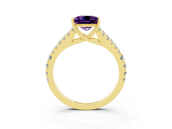 Yellow gold Princess Cut Amethyst Split Shank Engagement Ring with Round Pavé and Prong Setting