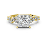 Yellow gold Princess Cut Diamond Cluster Pavé Band with Four-Prong Setting_12