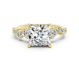 Yellow gold Princess Cut Diamond Cluster Pavé Band with Four-Prong Setting_23