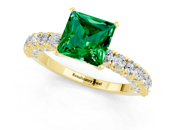 Yellow gold Princess Cut Diamond Pavé Band Solitaire Ring with Prong Setting