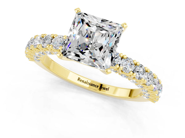 Yellow gold Princess Cut Diamond Pavé Band Solitaire Ring with Prong Setting