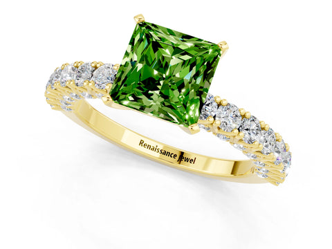 Yellow gold Princess Cut Diamond Pavé Band Solitaire Ring with Prong Setting_1