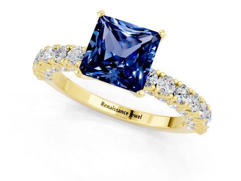 Yellow gold Princess Cut Diamond Pavé Band Solitaire Ring with Prong Setting_1