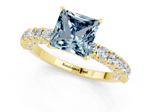 Yellow gold Princess Cut Diamond Pavé Band Solitaire Ring with Prong Setting