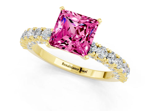 Yellow gold Princess Cut Diamond Pavé Band Solitaire Ring with Prong Setting_1