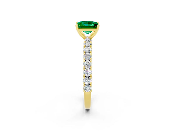 Yellow gold Princess Cut Diamond Pavé Band Solitaire Ring with Prong Setting