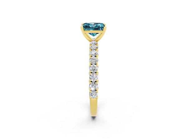 Yellow gold Princess Cut Diamond Pavé Band Solitaire Ring with Prong Setting