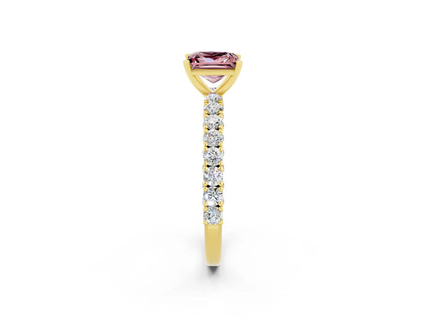 Yellow gold Princess Cut Diamond Pavé Band Solitaire Ring with Prong Setting
