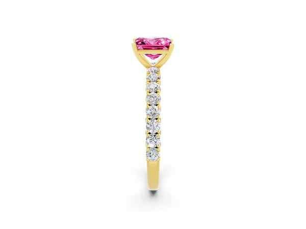 Yellow gold Princess Cut Diamond Pavé Band Solitaire Ring with Prong Setting