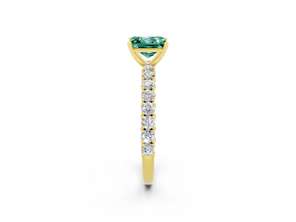 Yellow gold Princess Cut Diamond Pavé Band Solitaire Ring with Prong Setting