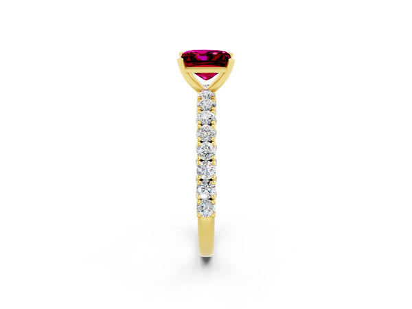 Yellow gold Princess Cut Diamond Pavé Band Solitaire Ring with Prong Setting