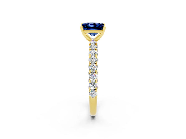 Yellow gold Princess Cut Diamond Pavé Band Solitaire Ring with Prong Setting