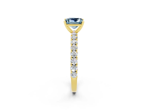 Yellow gold Princess Cut Diamond Pavé Band Solitaire Ring with Prong Setting