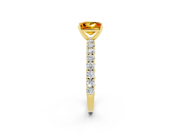 Yellow gold Princess Cut Diamond Pavé Band Solitaire Ring with Prong Setting