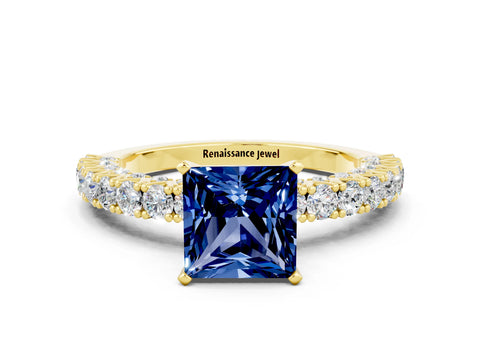 Yellow gold Princess Cut Diamond Pavé Band Solitaire Ring with Prong Setting