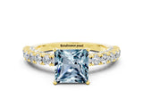 Yellow gold Princess Cut Diamond Pavé Band Solitaire Ring with Prong Setting