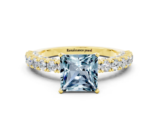 Yellow gold Princess Cut Diamond Pavé Band Solitaire Ring with Prong Setting