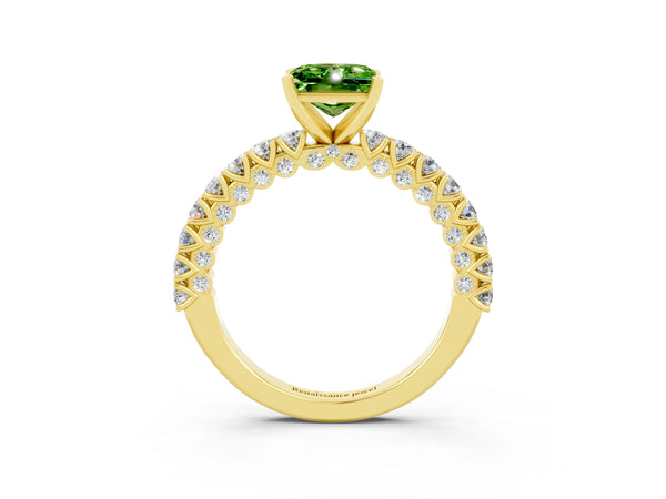 Yellow gold Princess Cut Diamond Pavé Band Solitaire Ring with Prong Setting
