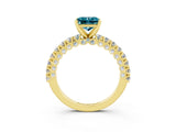 Yellow gold Princess Cut Diamond Pavé Band Solitaire Ring with Prong Setting_3