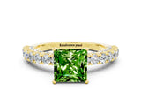 Yellow gold Princess Cut Diamond Pavé Band Solitaire Ring with Prong Setting