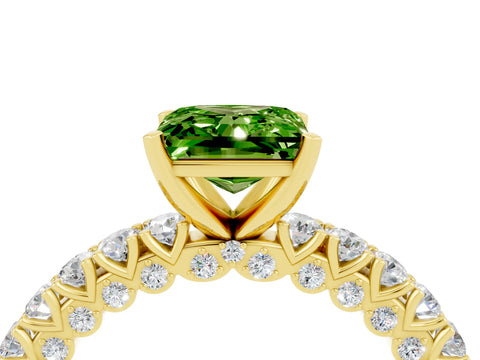 Yellow gold Princess Cut Diamond Pavé Band Solitaire Ring with Prong Setting_4