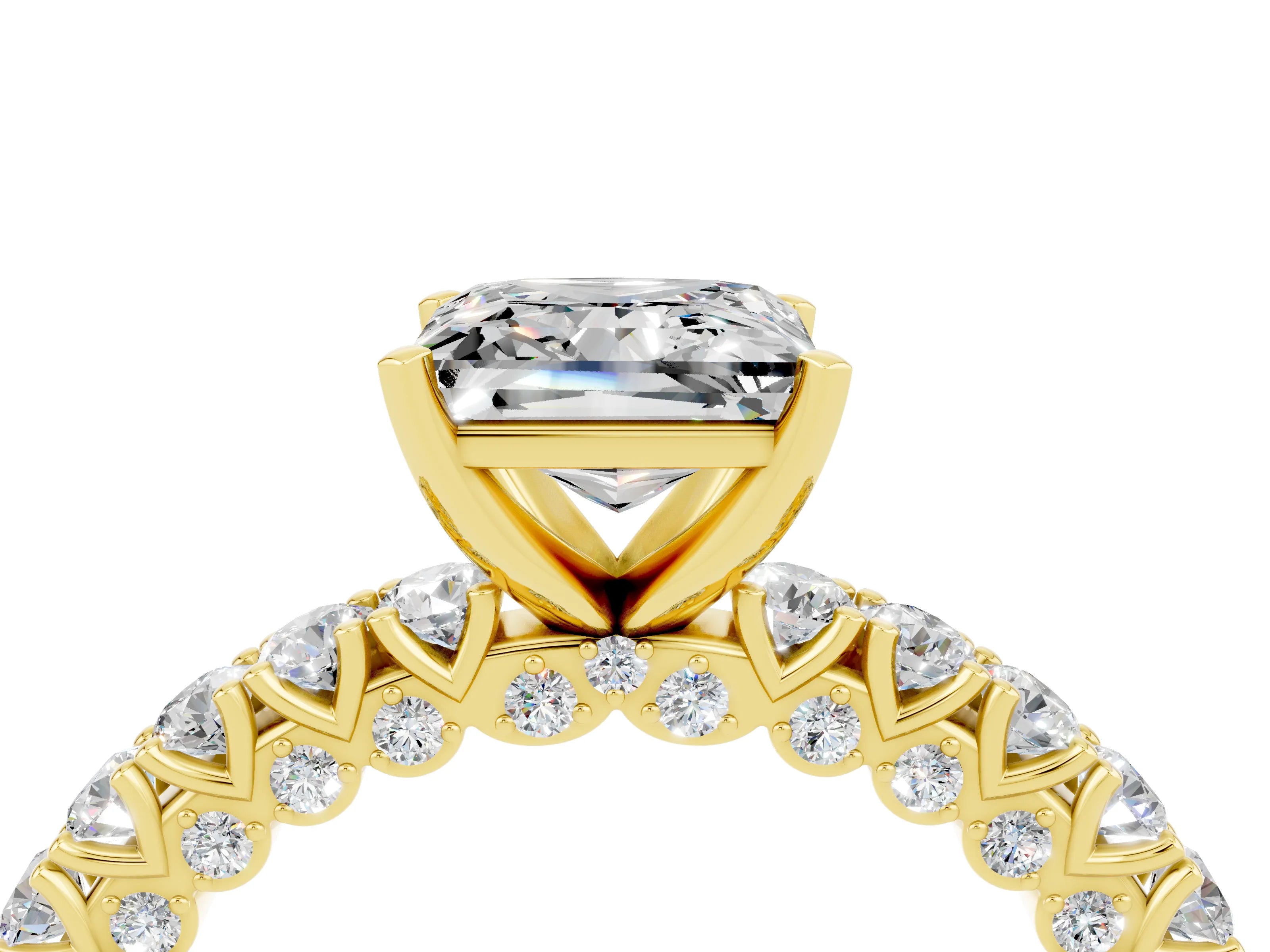 Yellow gold Princess Cut Diamond Pavé Band Solitaire Ring with Prong Setting_4