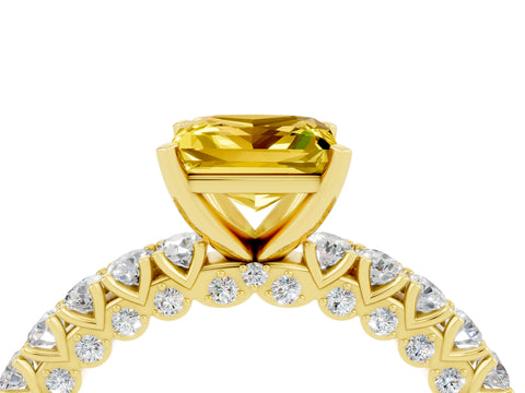 Yellow gold Princess Cut Diamond Pavé Band Solitaire Ring with Prong Setting_4