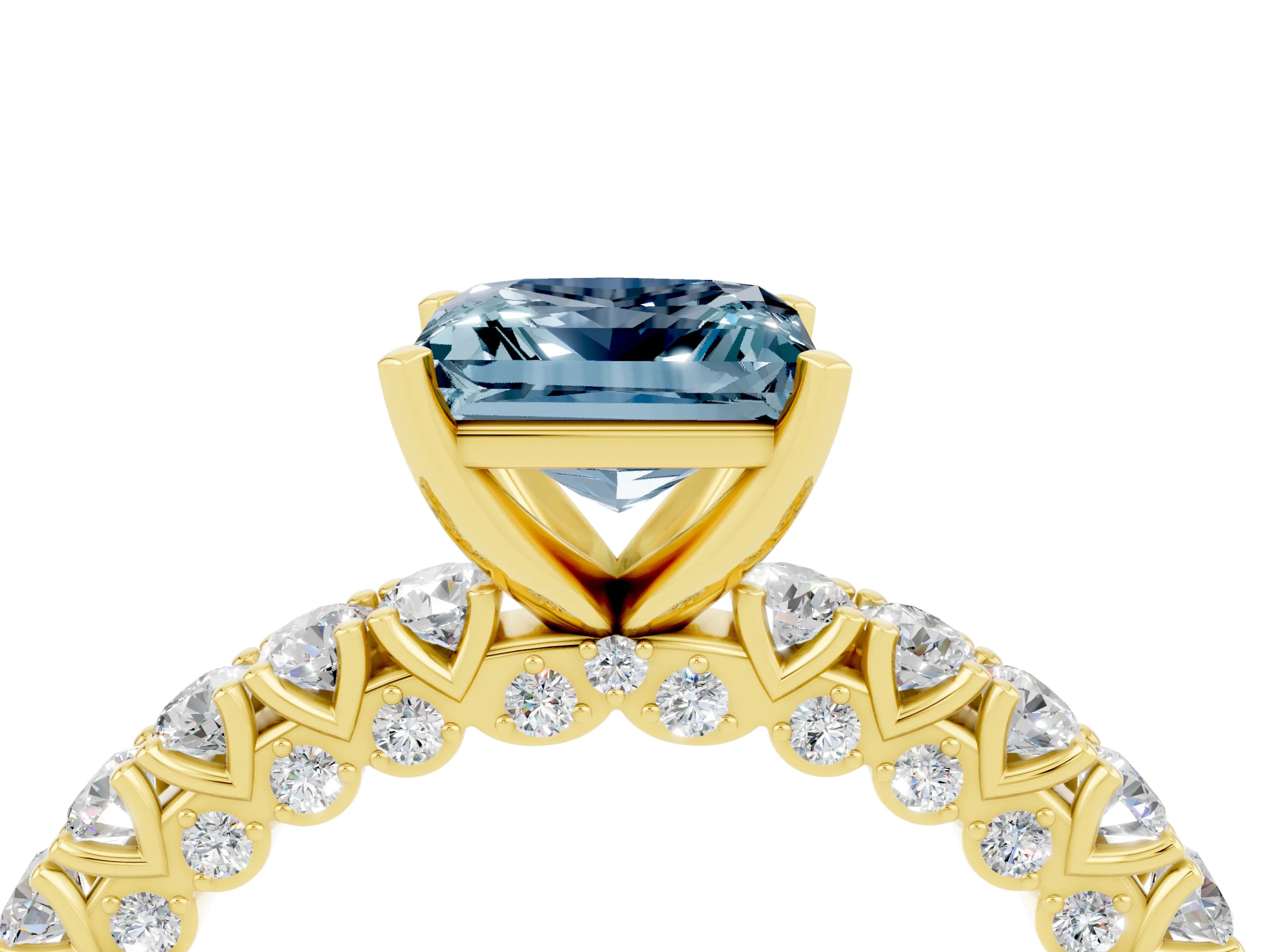 Yellow gold Princess Cut Diamond Pavé Band Solitaire Ring with Prong Setting_4