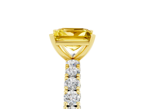 Yellow gold Princess Cut Diamond Pavé Band Solitaire Ring with Prong Setting_5