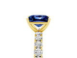 Yellow gold Princess Cut Diamond Pavé Band Solitaire Ring with Prong Setting_5