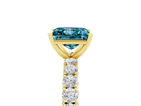Yellow gold Princess Cut Diamond Pavé Band Solitaire Ring with Prong Setting_5