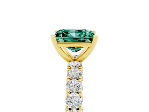 Yellow gold Princess Cut Diamond Pavé Band Solitaire Ring with Prong Setting_5