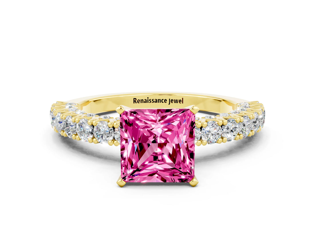 Yellow gold Princess Cut Diamond Pavé Band Solitaire Ring with Prong Setting