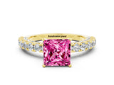Yellow gold Princess Cut Diamond Pavé Band Solitaire Ring with Prong Setting