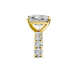Yellow gold Princess Cut Diamond Pavé Band Solitaire Ring with Prong Setting_74