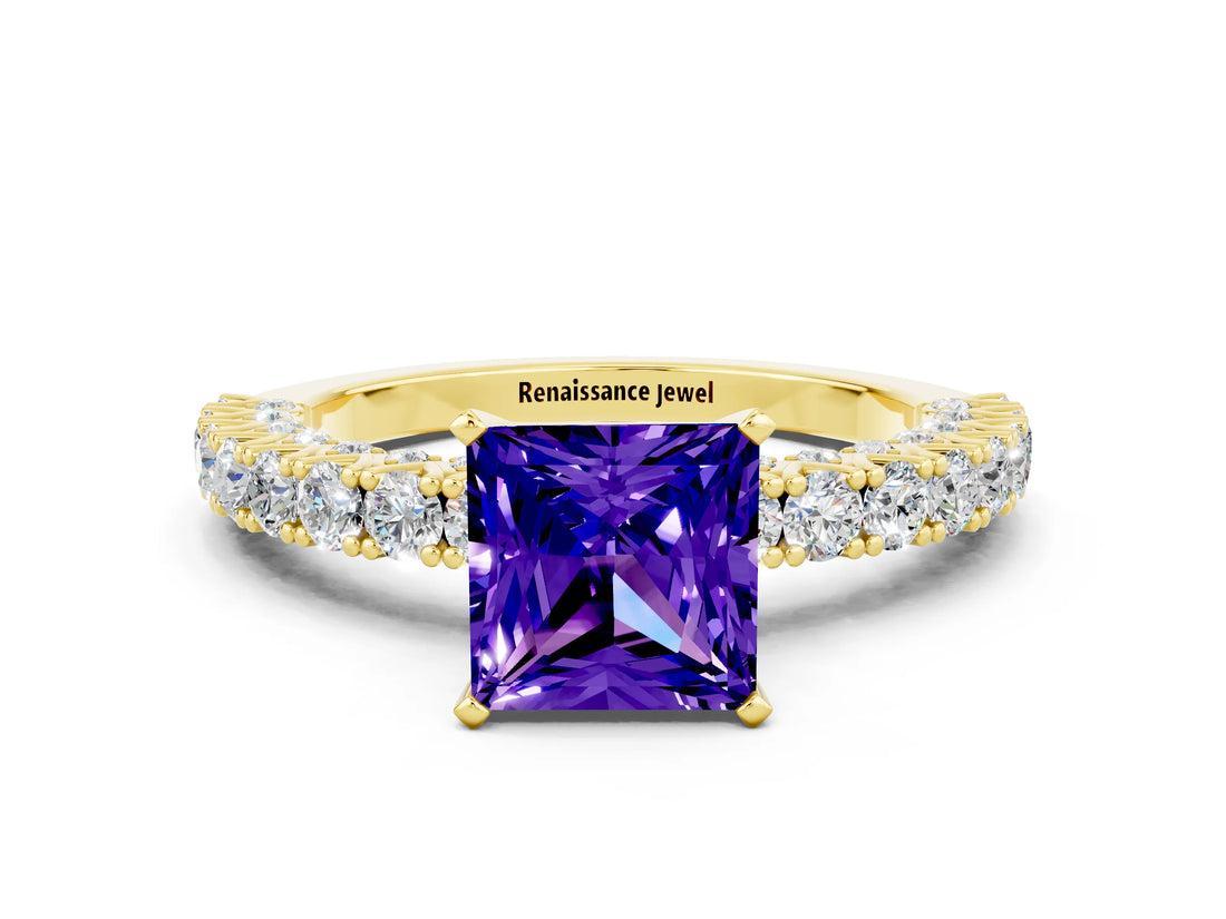 Yellow gold Princess Cut Diamond Pavé Band Solitaire Ring with Prong Setting