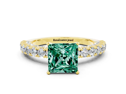 Yellow gold Princess Cut Diamond Pavé Band Solitaire Ring with Prong Setting