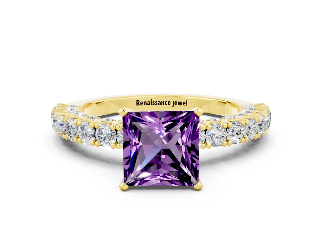 Yellow gold Princess Cut Diamond Pavé Band Solitaire Ring with Prong Setting