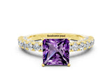Yellow gold Princess Cut Diamond Pavé Band Solitaire Ring with Prong Setting