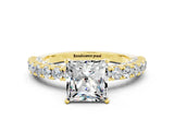 Yellow gold Princess Cut Diamond Pavé Band Solitaire Ring with Prong Setting