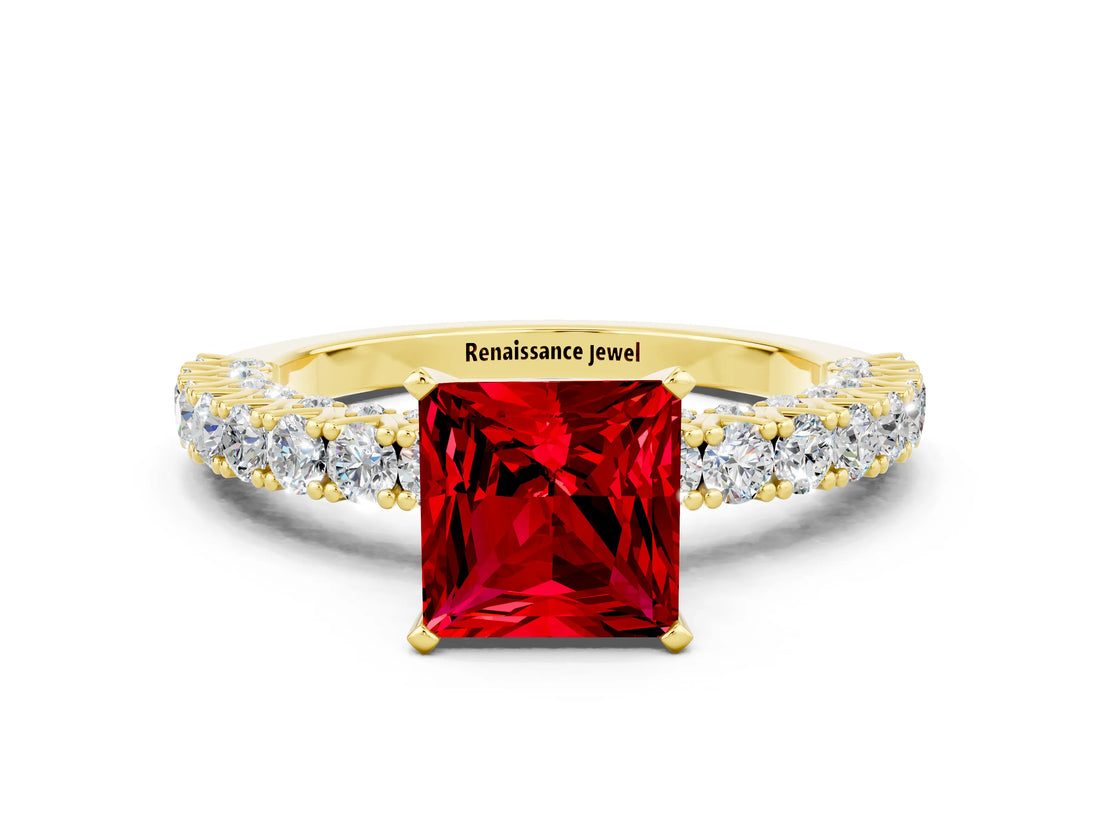Yellow gold Princess Cut Diamond Pavé Band Solitaire Ring with Prong Setting