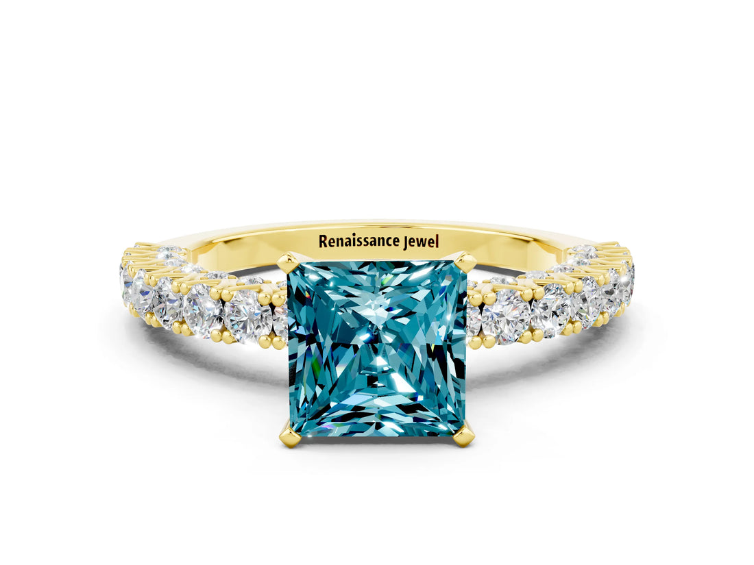 Yellow gold Princess Cut Diamond Pavé Band Solitaire Ring with Prong Setting
