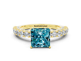 Yellow gold Princess Cut Diamond Pavé Band Solitaire Ring with Prong Setting