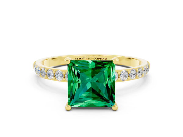 Yellow gold Princess Cut Emerald Solitaire Ring with Round Pavé Shoulders and Prong Setting